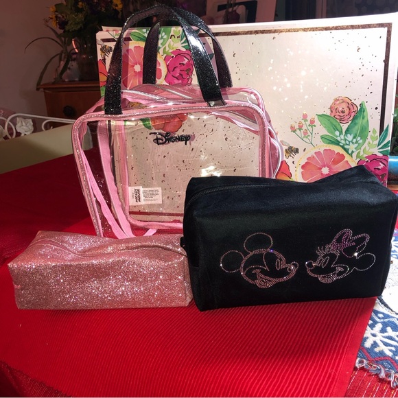 Disney three in one Minnie ,Mickey Mouse makeup cosmetic travel bag set. - Picture 9 of 15